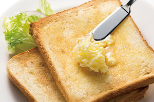 버터를 바로 녹여서 먹을 수 있게 부드럽게 갈아주는 스케터 버터 그레이터/강판