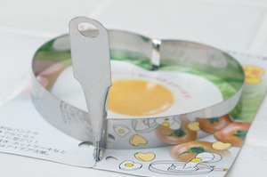 계란 후라이를 예쁘게 만들 수 있는 에코 계란 후라이 모양틀 1p-하트/원형
