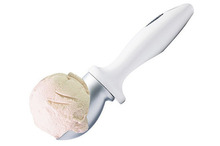 특수합금 스푼으로 보다 편리하게 사용할 수 있는 코쿠보 아이스크림 스쿱